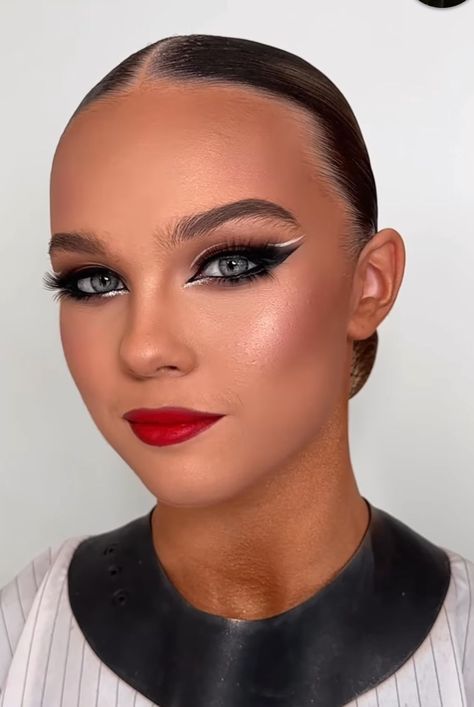 Dance Competition Eye Makeup, Latin Dance Makeup Looks, Makeup Ideas For Dance Competition, Dance Sport Makeup, Competition Dance Makeup, Latin Dance Makeup Eye, Makeup For Dance Competition, Competition Makeup Dancers, Ballroom Dancing Makeup