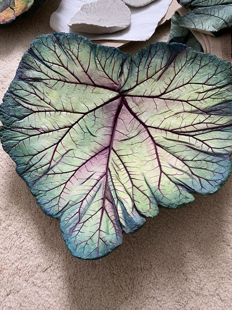 Ceramic Leaves Pottery, Leaf Pottery, Cement Leaves, Lake Landscaping, Concrete Leaves, Concrete Stepping Stones, Slab Ceramics, Tanah Liat, String Art Diy