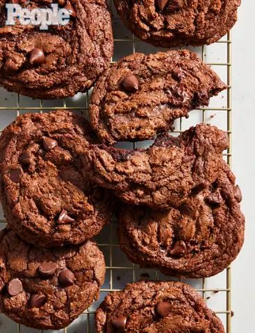 Joanna Gaines Chocolate Chip Cookies, Banana Foster Pancakes, Magnolia Table Recipes, Joanna Gaines Recipes, Silos Baking Co, Chocolate Brownie Cookies, Cookie Brownie Recipe, Magnolia Table, House Divided