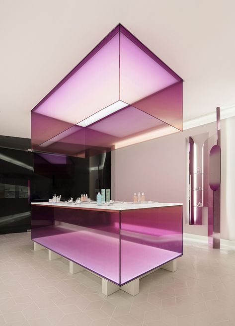 IT’S TRENDING: The Lab Style (Free Report) Modern Shop Design, Glass Interior Design, Inspiration Reference, Architecture Kitchen, Futuristic Interior Design, Design Color Trends, Custom Drapery, Showroom Design, Retail Store Design