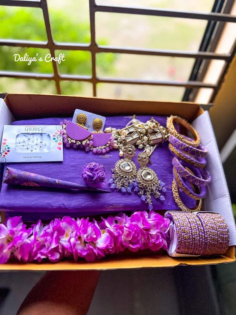 Jewellery Packing Ideas, Saree Packing Ideas, Saree Packing Ideas Wedding, Packing Ideas For Wedding, Bridesmaids Invitation, Jewellery Packing, Saree Packing, Dress Packing, Bangle Ceremony