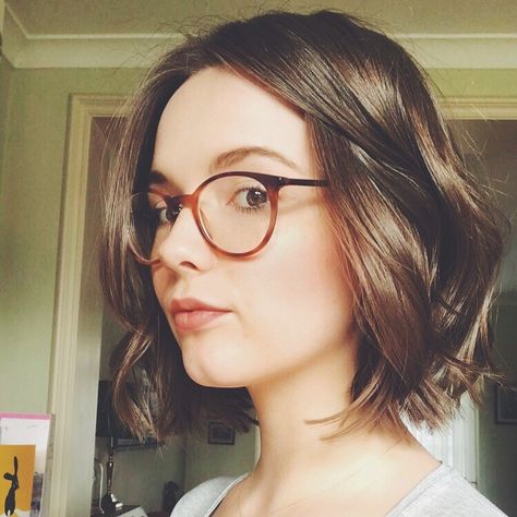 The 5 Hairstyles You’ll See in Paris – Parlez-Vous Parisien? Short French Hair, Bob Glasses, Bob With Glasses, 5 Hairstyles, Short French, French Bob, Audrey Tautou, Hairstyles With Glasses, Wavy Bob