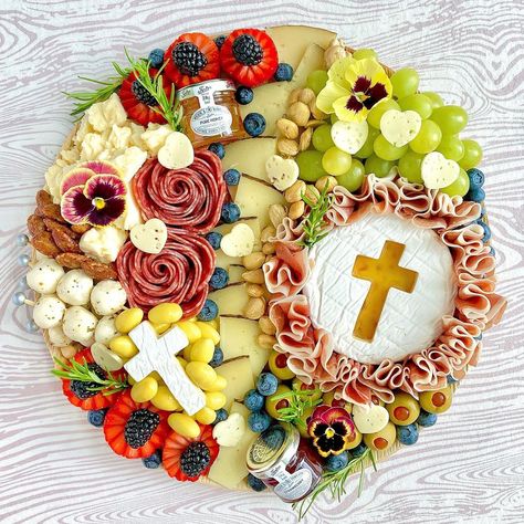 Communion Food Party Ideas, Communion Luncheon Ideas, Communion Charcuterie Board, Christian Food Ideas, First Communion Party Food, First Communion Charcuterie Board, Confirmation Food Ideas, Baptism Food Ideas Lunches, Baptism Dinner Ideas