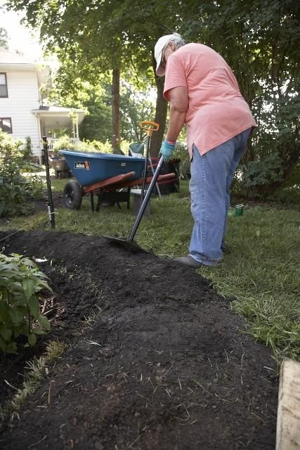 Designing Landscape Mounds & Berms | Successful Farming Landscape Mounds, Landscape Berm, Outdoor Landscape Design, Mailbox Landscaping, Mulch Landscaping, Lawn Sprinklers, Concrete Driveways, Plant Tags, Landscaping Tips