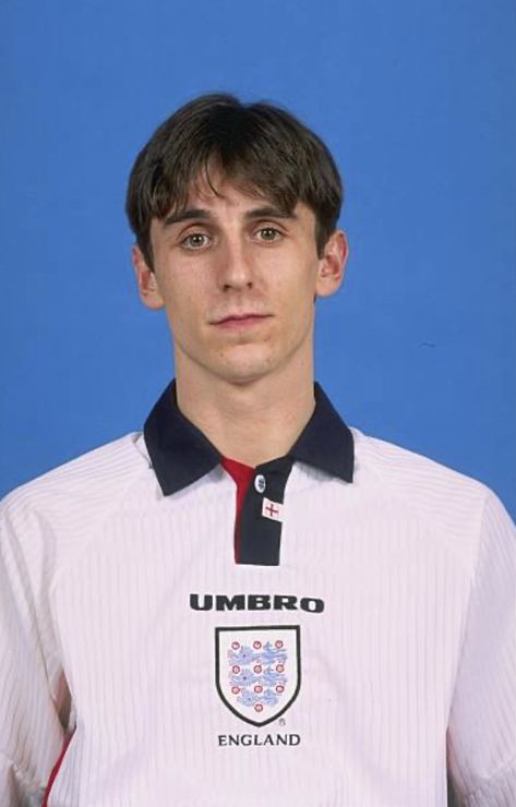 Gary Neville 90s, Beckham Documentary, Gary Neville, Fit Guys, Manchester United Legends, Manchester United Players, England Football, Soccer Pictures, Man Utd