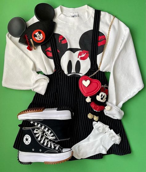 All Posts • Instagram Disneyland Fits, Disney Ootd, Disneybound Ideas, Disney World Aesthetic, Fun Fits, Disney Park Outfit, Disney Fits, Disney Wear, Sorcerer Mickey