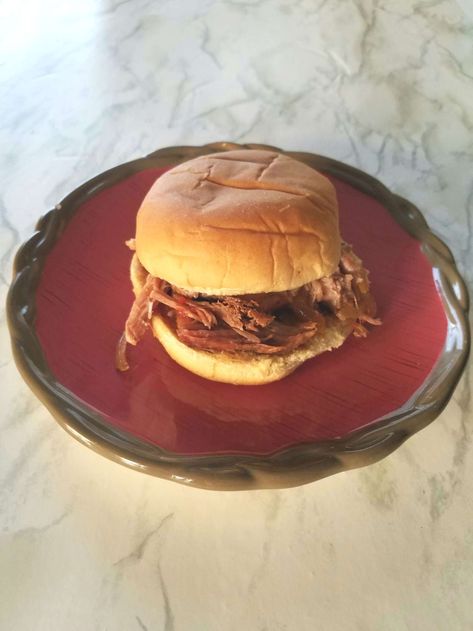 Pioneer Woman Classic Pulled Pork - Adapted for the Crock Pot - Life on the Bay Bush Pork Crockpot Recipes, Pulled Pork Recipe, Crockpot Pulled Pork, Slow Cooked Meals, Pulled Pork Recipes, Pork Sandwich, Crockpot Pork, Pulled Pork Sandwich, Pork Recipe