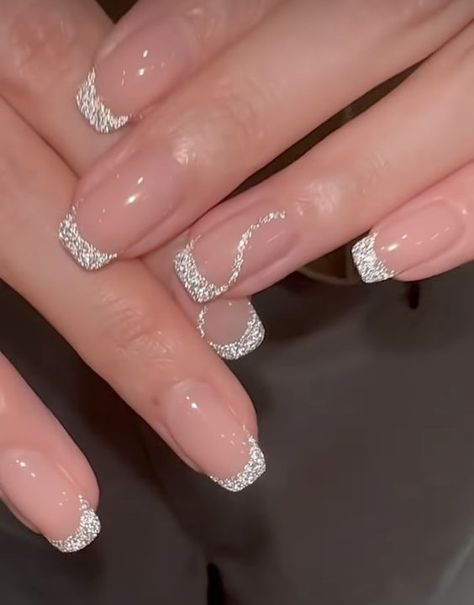 Unlock the hottest summer nails trends with these 25 mesmerizing acrylic nail designs! Get inspired and elevate your style this season. Quince Nails, Ombre Acrylic, Engagement Nails, Graduation Nails, Formal Nails, Fancy Nails Designs, Simple Gel Nails, Sparkly Nails, Homecoming Nails