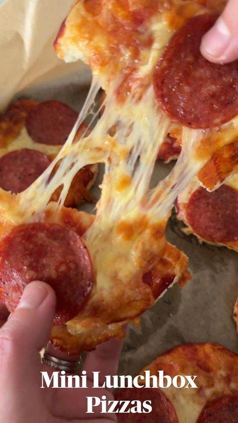 Fluffy mini pizzas made with a two-ingredient dough, topped with pepperoni and mozzarella – perfect for school lunches or quick meals. Ready in under 15 minutes! Pepperoni And Mozzarella, Kids Lunch Box Meals, Recipes By Ingredients, Healthy Lunch Snacks, Healthy Lunches For Kids, Home Edit, Pizza Recipes Easy, Mini Pizzas, Pizza Recipes Homemade