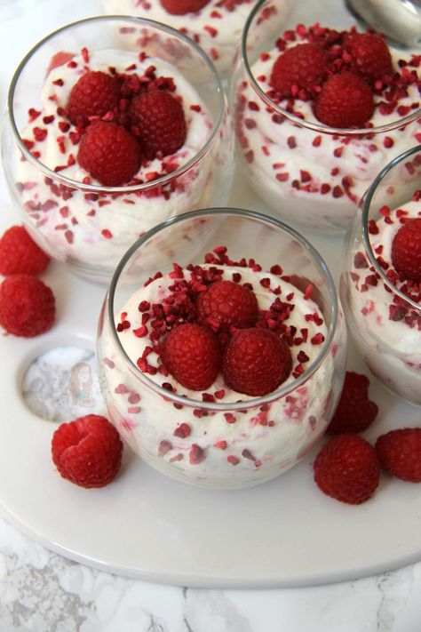 Janes Patisserie, Raspberry White Chocolate, Raspberry Mousse, White Chocolate Mousse, Elegant Desserts, White Chocolate Raspberry, Mousse Recipes, Milk Recipes, Chocolate Raspberry