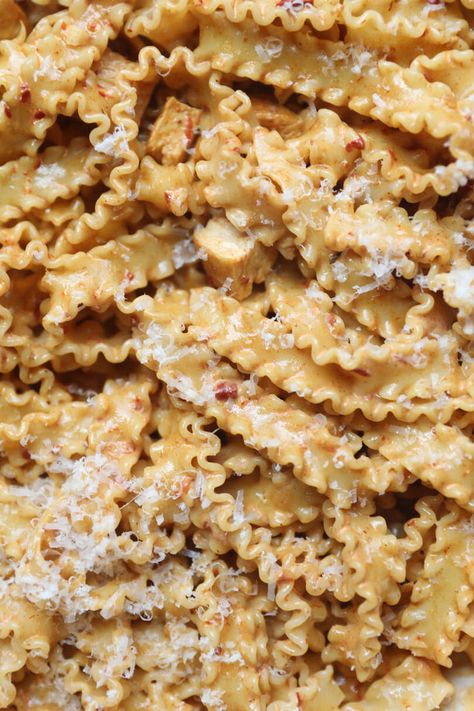 Creamy Chipotle Pasta, Pasta Sauce Creamy, Creamy Chipotle Chicken, Chipotle Chicken Pasta, Chili Oil Noodles, Chipotle Pasta, Labor Prep, Chipotle Vinaigrette, Oil Noodles