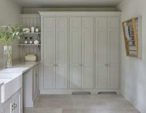 Utility Room Ideas, Traditional Laundry Room, Humphrey Munson, Refined Rustic, Manor Farm, Rustic Luxe, Laundry Room Remodel, Craft Space, Laundry Room Inspiration