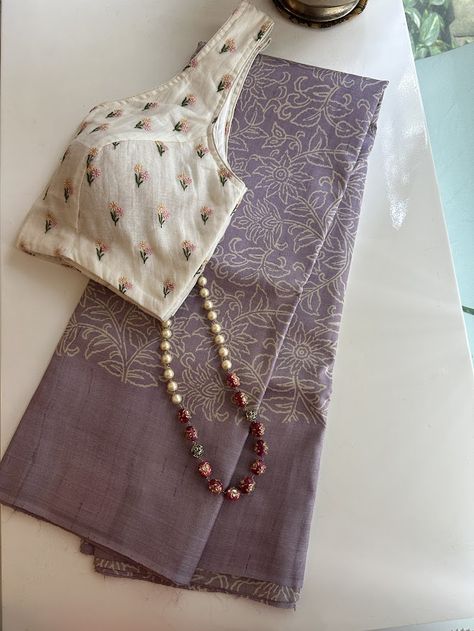 This Veena sees the coming together of an ethereal textile in a sublime colour palette and classy design. A lavendar pure handwoven tussar saree with beige hand block printed florals all of the body and vertical creeper type block prints on the pallu , is as dreamy and sophisticated of a saree that you are going to lay your eyes on. Hand Printed Sarees, Cotton Fabrics Textiles, Block Print Saree Designs, Textile Designing, Tussar Saree, Saree Blouse Styles, Cotton Saree Blouse Designs, Sarees For Girls, Cotton Saree Blouse