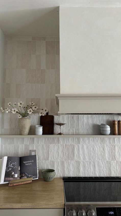 White Tile Backsplash No Grout, Uneven Backsplash Tile, Oyster Backsplash Kitchen, Neutral Backsplash Ideas, Imperfect Subway Tile Backsplash, Kitchen Back Splash Tiles, All White Kitchen Decor, White Tile Living Room, Small Tile Backsplash