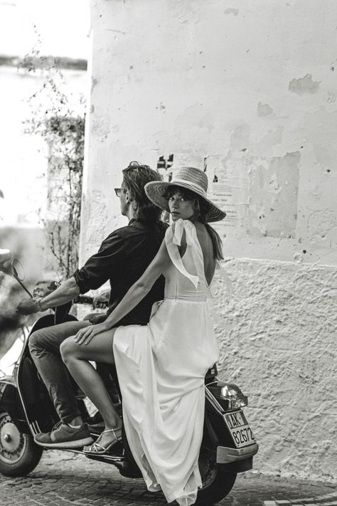 Moped Photoshoot, Positano Wedding, Groom Photo, Engagement Inspiration, Foto Art, Engagement Photo Inspiration, Wedding Mood Board, Wedding Mood, Tres Chic