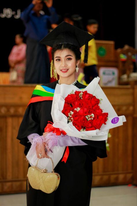 Graduation Myanmar, Wedding Dress Photoshoot, Beautiful Party Dresses, Korean Couple Photoshoot, Wedding Dress Sketches, Latest Bridal Blouse Designs, Korean Wedding Photography, Men Fashion Photo, Graduation Photography Poses