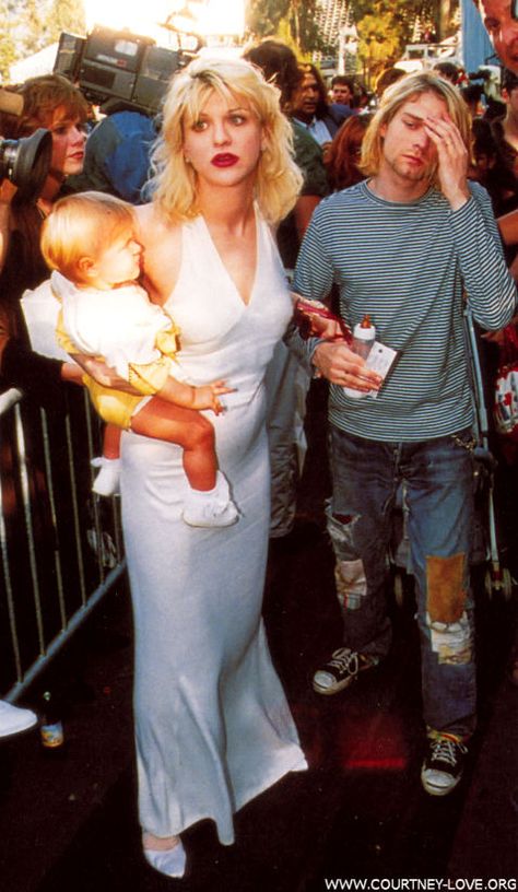 Kurt, Courtney, & Frances at MTV VMAs, Los Angeles, 9-2-93 Kurt Courtney, Courtney Love 90s, Courtney Love Hole, Kurt And Courtney, Donald Cobain, Frances Bean Cobain, Nirvana Kurt Cobain, Nirvana Kurt, Courtney Love