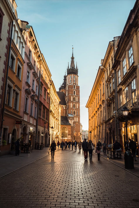 This is exactly how I wish I had spent my first visit to Kraków - The perfect Kraków itinerary for first-timers. It includes the most popular attractions along with hidden gems most first-time visitors miss. This is the ultimate guide to Kraków, written by a former expat! Krakow Photo Ideas, Cracow Aesthetic, 2025 Travel, Poland Krakow, Summer 25, Poland Travel, Krakow Poland, Countries In The World, Wroclaw