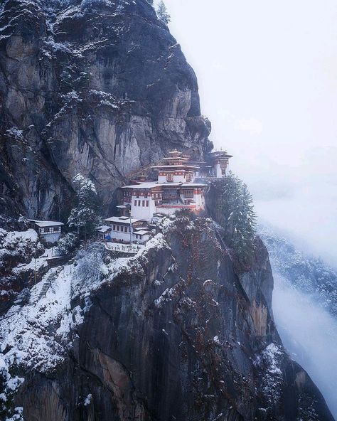 Bhutan Travel Tips: When hiking to the Tiger's Nest, start early. Start the hike before 7 am so as to avoid dusty and crowded trails. Moreover, while returning, many will be struggling with the uphill climb and it is quiet amusing. :) #travelinspiration #bhutantraveltips #tigersnest #exotic #nature #travel photography Vietnam Honeymoon, Japan Honeymoon, Bhutan Travel, Anh Co Tran, Angkor Wat Temple, Life Moments, Bhutan, Best Hikes, Style Tips