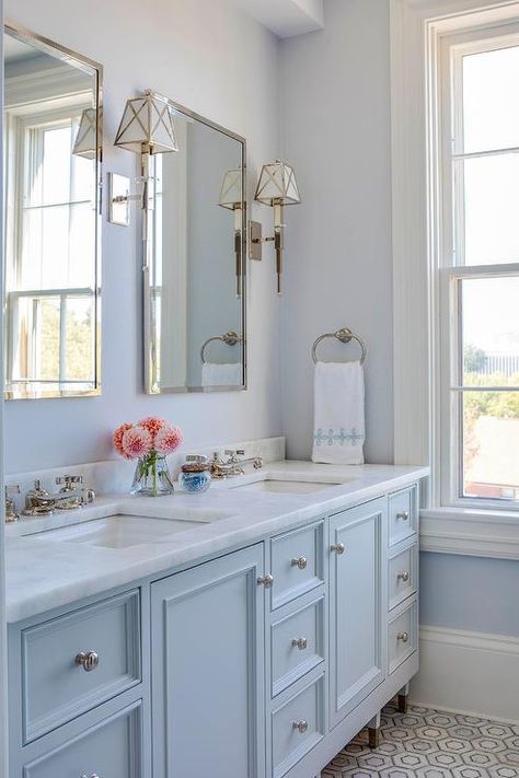 Couples Bathroom, Makeover Kamar Mandi, Baños Shabby Chic, Light Blue Bathroom, His And Hers Sinks, Bathroom Sink Decor, Bad Inspiration, Bathroom Themes, White Marble Countertops