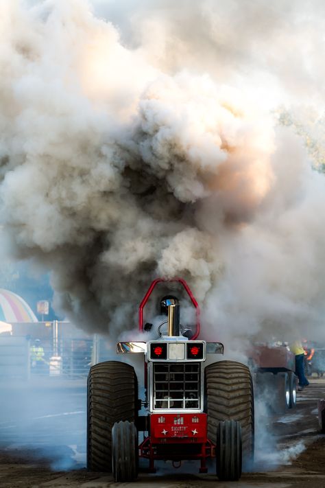 Pulling Trucks, Tractor Pulls, Truck Pulling, Tractor Barn, Truck And Tractor Pull, Pulling Tractors, American Vans, International Harvester Tractors, Truck Pulls