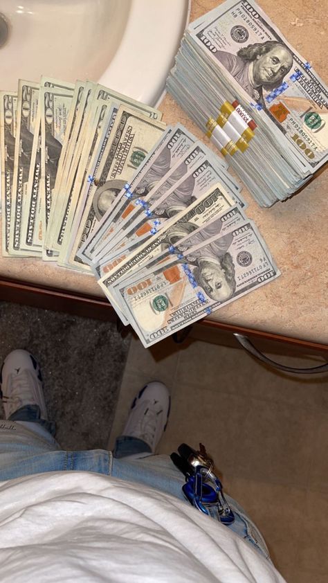 Flexing Money Pictures, Trap Money, Stacks Of Money, Mo Money, Money Images, Money Generator, Fake Money, Money Stacks, Money Pictures