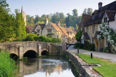 Castle Combe Gokayama, Vila Medieval, Shirakawa Go, Cotswold Villages, Kentish Town, Castle Combe, Victor Vasarely, English Village, Stone Bridge