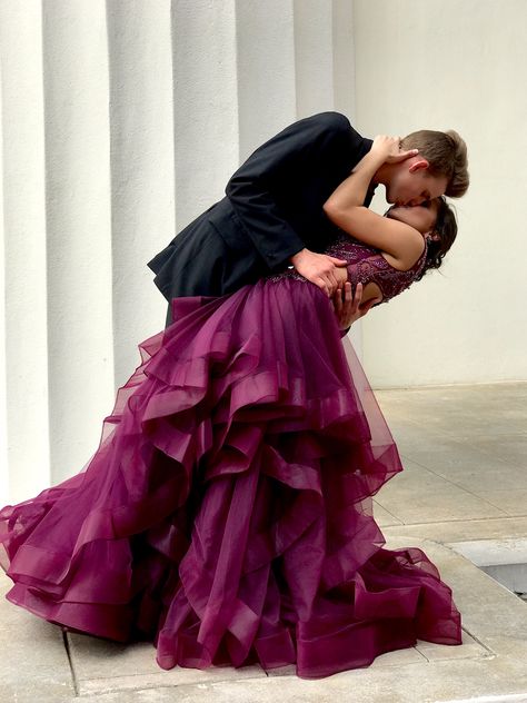 Prom Pics, Prom 2016, Prom Poses, Prom Pictures, Dance Poses, Victorian Dress, Ballet Skirt, Kiss, Prom