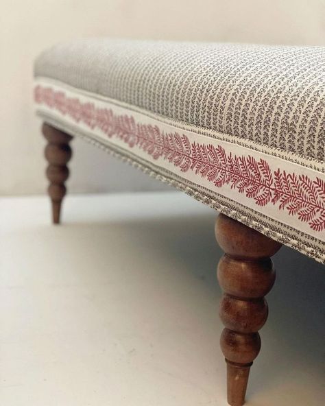 Diy Upholstered Furniture, Upholstered Ottomans, Upholstery Details, Armchair Upholstery, Ottoman Upholstery, Upholstery Ideas, Upholstery Trim, Upholstery Diy, Easter Weekend