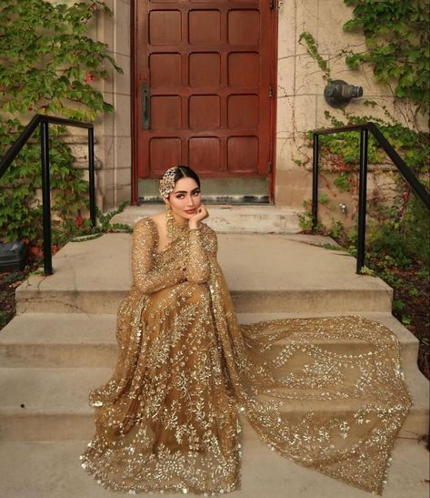 Gold Asian Wedding Dress, Indian Nikkah Outfit, Pakistani Guest Wedding Outfits, Asian Fits, Baat Pakki, Baju Kahwin, Desi Fits, Wedding Outfits For Women, Desi Outfits