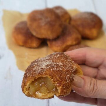 Air Fryer Apple Pie, Homemade Biscuits From Scratch, 2 Ingredient Biscuits, 4 Ingredient Desserts, Cinnamon Apple Pie, Air Fried Food, How To Make Biscuits, Frozen Pie, Canned Biscuits