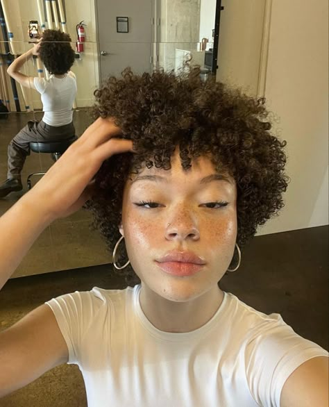 Afro Hair Women, Twa Highlights, Chop Haircut, 3b Haircut Short, Curly Short Afro, Natural Haircuts, Big Chop 4b Hair, Rezo Haircut, Afro Haircuts Women