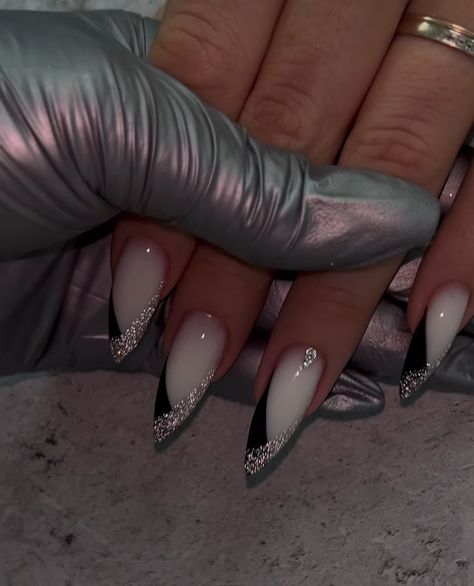 Night At The Roxbury, Black Silver Nails, Black Acrylic Nail Designs, Silver Nail Designs, Silver Nail Art, Fancy Nails Designs, No Mercy, Pretty Nail Designs, Black Nail