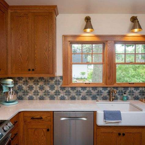 Mission Style Kitchen Backsplash, Traditional Craftsman Kitchen, 1920 Craftsman Kitchen, Craftsman Kitchen Flooring Ideas, Modern Craftsman Kitchen Ideas, Small Craftsman Kitchen, Kitchen Dining Room Remodel, Modern Craftsman Kitchen, Mission Style Kitchens