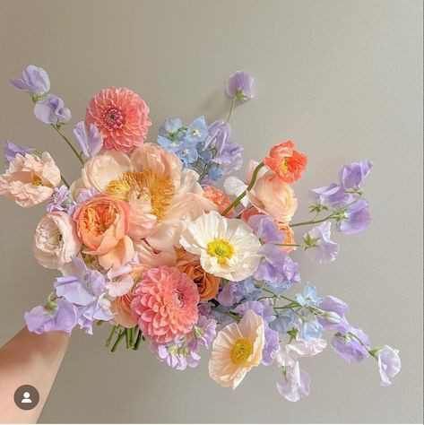 Fleurs Art Nouveau, Bridal Bouquet Spring, Spring Wedding Bouquets, Pastel Bouquet, Spring Wedding Bouquet, Boquette Flowers, A Bouquet Of Flowers, Colorful Bouquet, Beautiful Bouquet Of Flowers