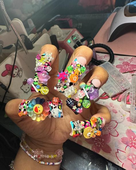 the mess vs the final product 🎀 Nail Competition Ideas, Junk Nails Designs, How To Do Nail Designs, Chunky Nails, Tacky Nails, Candy Nails, Junk Nails, Punk Nails, Hard Nails