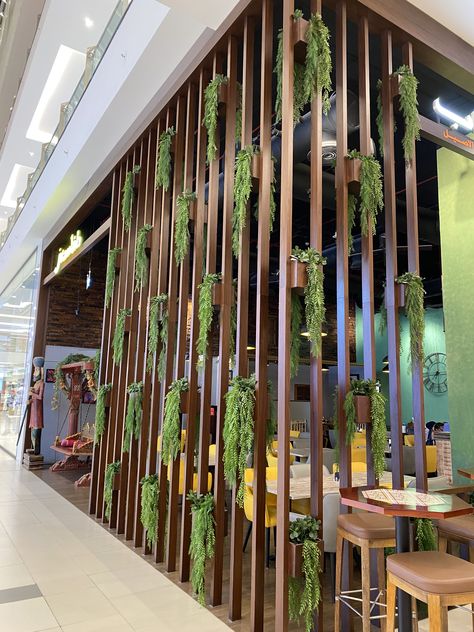 Plant Partition Wall, Partition With Plants, Restaurant Partition Design, Plant Wall Divider, Plant Partition, Flowers Balcony, Simple Balcony, Cubicle Design, Apartment Halloween