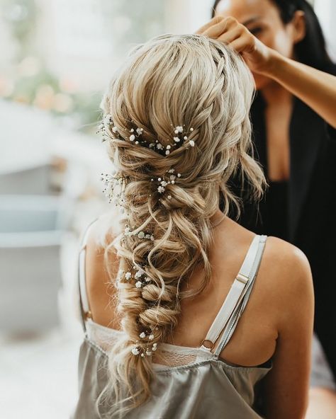 Hot Wedding Hair Trends For 2022 ★ wedding hair trends slightly messy curly rong braid hairstyle monamieweddinghair Braided Hairstyles For Wedding The Bride, No Vail Wedding Hair Headpieces, Boho Wedding Hair Veil, Bride Beach Wedding Hair, Classic Glam Wedding Hair, Mexican Bridal Hair, Long Hairstyles For Bride, Boho Braided Hairstyles Wedding, Romantic Wedding Braid