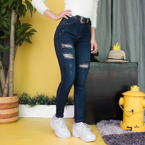 JEANS - JEANS TIRO ALTO - JEAN DESTROYER - FABRICANTE DE JEANS - OUTFIT JEANS - JEANS TENDENCIA - JEANS COLOMBIANO - JEAN  - JEAN ROTOS - JEAN DESTROYER Women Jeans Outfits, Jean Jean, Outfits Jeans, Jeans Woman, The Best Outfits, Jeans Outfits, Outfit Jeans, Best Outfits, Yellow Shirts