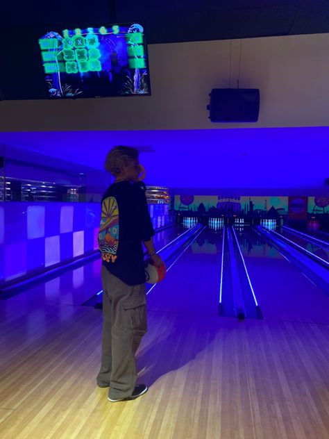 Birthday Bowling Outfit, What To Wear To Go Bowling, What To Wear To Bowling, Outfits For Bowling, Cute Bowling Outfit, Bowling Pictures, Fits For Guys, Bowling Outfit, Bowling Birthday Party