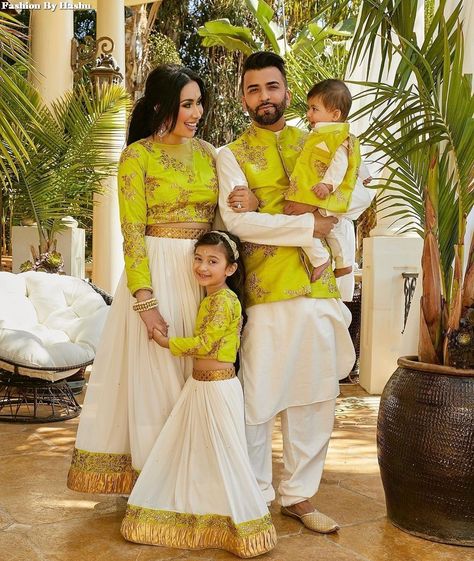 Family Matching Outfits Indian, Family Clothing Sets, Outfits Indian, Lehenga Choli Wedding, Fall Fashion Skirts, Indian Baby, Twin Outfits, Combo Dress, Ethnic Outfits