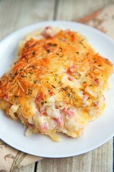 Ham and Cheese Hash Brown Casserole - only 6 ingredients!! Hash browns, ham, parmesan cheese, cheddar cheese, cream of potato soup, and sour cream. YUM! He took one bite and couldn't stop raving out this casserole!! Can make ahead of time and refrigerate or freeze for later. A new favorite in our house! Ham And Cheese Hashbrown Casserole, Leftover Ham Casserole, Brunch Recipies, Cheese Hashbrown Casserole, Ham Casserole Recipes, Cooked Ham, Cream Of Potato Soup, Ham Casserole, Hashbrown Casserole