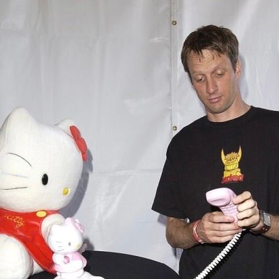 Guy With Hello Kitty, Hello Kitty Boy, Pop Punk Aesthetic, Tempura Prawns, 2000s Boys, Hello Kitty Phone, Skate Punk, Kids Choice Awards, Hello Kitty Clothes