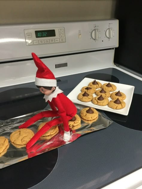 Elf at work idea!  Baked the cookies at home and set him up at work! Elf On The Shelf Cookie Baking, Elf On The Shelf Baking Cookies Ideas, Elf On The Shelf Cookie Ideas, Elf On The Shelf Cookies, Hershey Kiss Cookies, Elf Cookies, Awesome Elf On The Shelf Ideas, Xmas Deco, Wrap Recipes