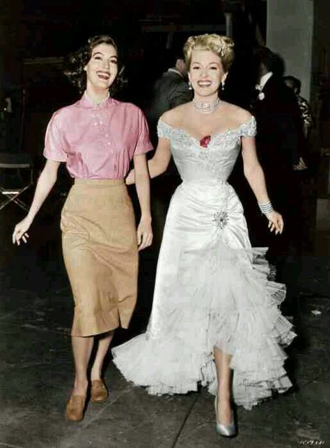 Ava Gardner and Lana Turner- what a fabulous pair! I don't know who's more beautiful! Klasik Hollywood, Merry Widow, Diana Dors, Hollywood Vintage, Robes Glamour, Lana Turner, Gentlemen Prefer Blondes, Vivien Leigh, Ava Gardner