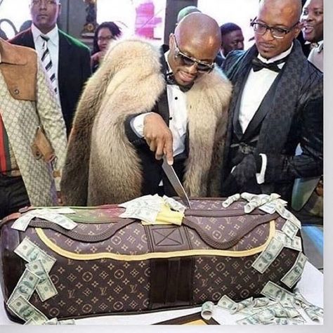 Louis Vuitton Cake, Chanel Backpack, Floyd Mayweather, Replica Designer Handbags, Rich Lifestyle, Chanel Purse, Dior Handbags, Hermes Handbags, E Bay