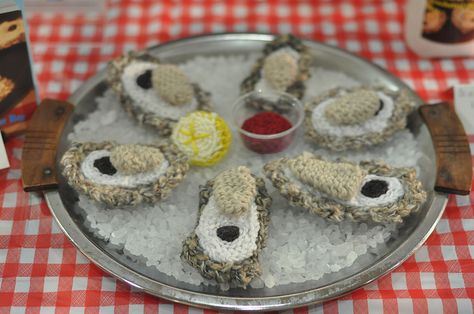 Crocheted Oysters - Clare Crespo Crocheted Food, Heath Ceramics, Crochet Fruit, Crochet Food, Play Food, Super Duper, Crochet Art, Art Quilts, Crochet Amigurumi