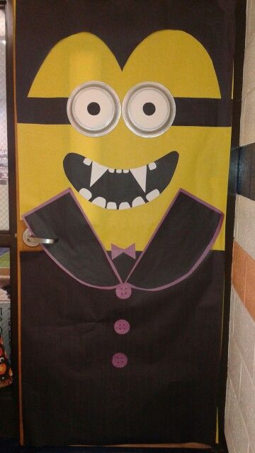 Minion vampire door decoration More Minion Halloween Door Decoration, Vampire Door Decorations, Minion Halloween Decorations, Minion Door Decorations, Minion Door, Puerta Halloween, Halloween Door Decorations Classroom, Porta Halloween, Halloween Doors