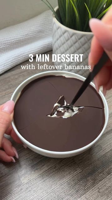 Chocolate | Desserts on Instagram: "3 min preparation time, 4 ingredient dessert with leftover bananas🍌🍫

🎥 by @eleni.fit_

Follow @chocolaeite for more🍫

ingredients
Filling:
1 banana
1 egg
80g dark chocolate

Topping:
greek yogurt
30g dark chocolate

1. In a bowl mash the banana, add one egg and combine with the melted dark chocolate.
2. Put the filling in a bowl and bake it in the oven for about 20 minutes. Let it cool completely. Preferably over night!
3. Put the yogurt and melted chocolate on top and enjoy!🫶

#easydessert #banana #chocolate #cake #healthyrecipes" Leftover Bananas, Banana Chocolate Cake, 4 Ingredient Desserts, Sweet Easy Recipes, Chocolate Dishes, Chocolate Recipes Homemade, One Egg, Sweet Dishes Recipes, Tasty Recipes Videos