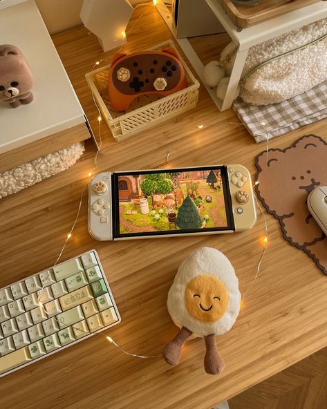 Acnh Gaming Room, Cozy Gamer Aesthetic, Gaming Room Design, Playing Animal Crossing, Gamer Aesthetic, Cozy Gamer, Cozy Desk, Nintendo Switch Case, Gamer Setup